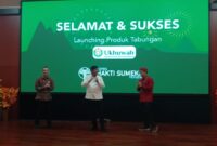 Bupati Sumenep Achmad Fauzi Wongsojudo (tengah) turut hadir dalam launching tabungan ukhuwah BPRS Bhakti Sumekar (salamnews.id/istimewa)