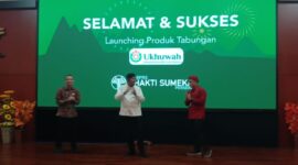 Bupati Sumenep Achmad Fauzi Wongsojudo (tengah) turut hadir dalam launching tabungan ukhuwah BPRS Bhakti Sumekar (salamnews.id/istimewa)