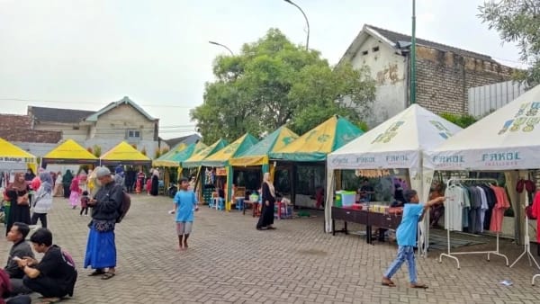 Bazar takjil dan kuliner di Taman Tajamara Sumenep (salamnews.id/istimewa)