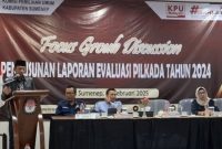 KPU Sumenep saat menggelar Forum Group Discussion (FGD) terkait penyusunan laporan evaluasi Pilkada 2024. (salamnews.id/istimewa)