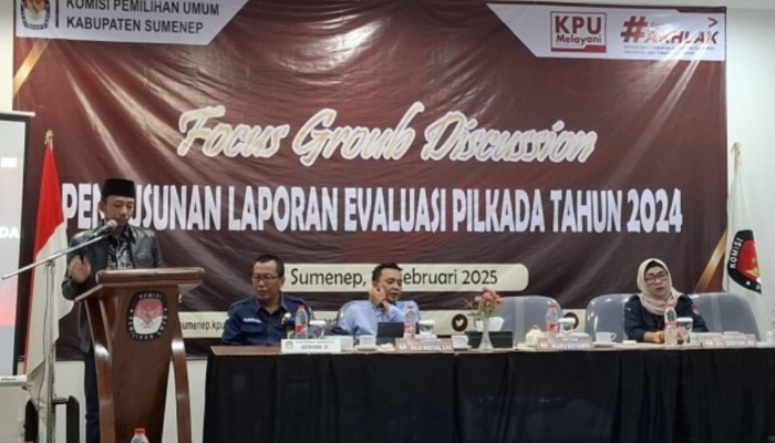 KPU Sumenep saat menggelar Forum Group Discussion (FGD) terkait penyusunan laporan evaluasi Pilkada 2024. (salamnews.id/istimewa)