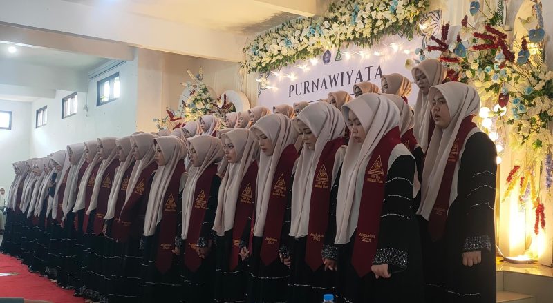 Foto : Wisudawati Siswi SMP Plus Miftahul Ulum 2025