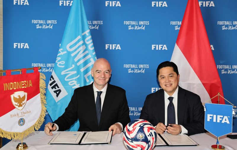 MIAMI, FLORIDA - JUNE 17: FIFA President Gianni Infantino and Football Association of Indonesia President Erick Thorir during signing ceremony on June 17, 2025 in Miami, Florida. (Photo by Carmen Mandato - FIFA/FIFA via Getty Images)
