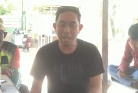 Anggota DPRD Sumenep yang merakyat, Hairul Anwar, Lagi Berdiskusi Dengan Masyarakat 