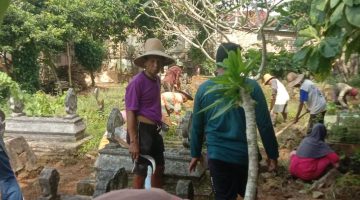 Sambut Ramadan 1447 H, Warga Pakondang Gotong Royong Bersihkan Makam Leluhur