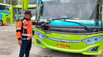 Menjelang Arus Mudik, Terminal Arya Wiraraja Sumenep Intensifkan Pemeriksaan Keselamatan Bus