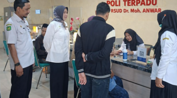 Direktur RSUD Sumenep Cek Langsung Pelayanan, Pastikan Pasien Dilayani Cepat dan Humanis
