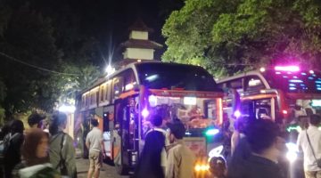 Ratusan Pemudik Gratis Asal Sumenep Tiba Dini Hari, Tangis Haru Pecah di Depan Keraton