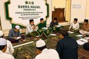 Gambar Ilustrasi kegiatan  musyawarah dengan mengkaji karya para ulama' 