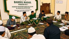 Gambar Ilustrasi kegiatan  musyawarah dengan mengkaji karya para ulama' 
