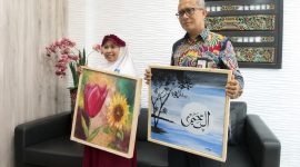 Direktur BPRS Bhakti Sumekar Hairil Fajar bersama Syifa
